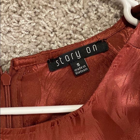 Maroon Ruched Dress - Picture 2 of 3